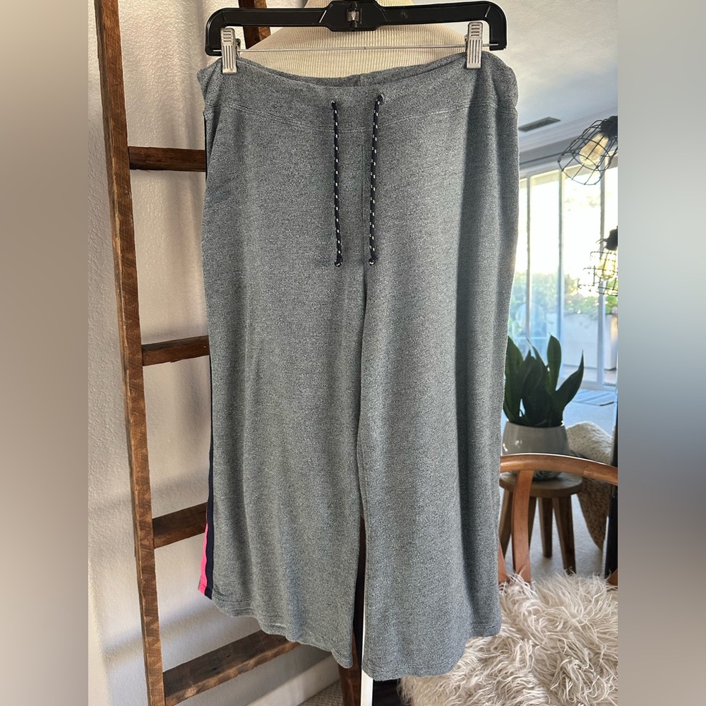 Sundry cropped sweatpants, size large (3) - Picture 13 of 13